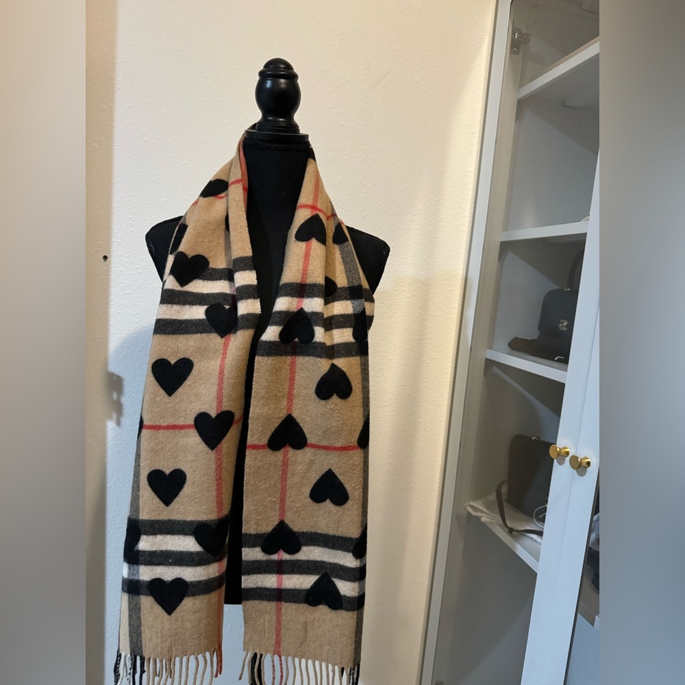 Burberry heart Cashmere scarf